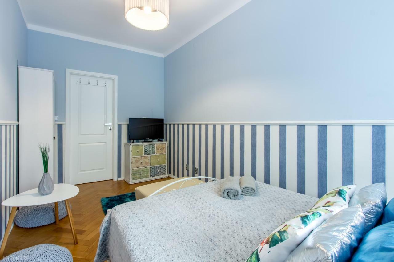 Clicktheflat Chmielna 7 * Warschau