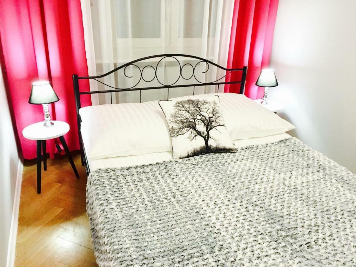 Clicktheflat Chmielna 7 * Warschau